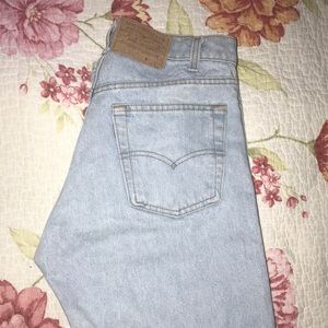 High Waisted Levi’s Mom Jeans